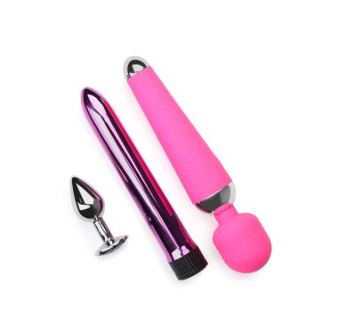 Beyazda izole edilmiş farklı seks oyuncakları.