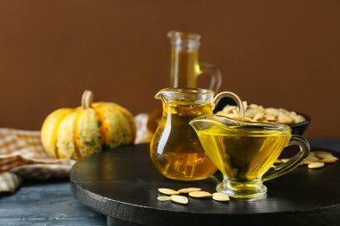 Masada balkabağı tohumu yağlı sürahiler