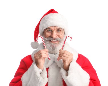 Beyaz arka planda şeker kamışları olan Noel Baba