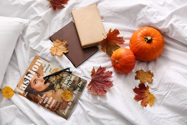 Autumn Composition Pumpkins Books Bed — Stock Photo, Image