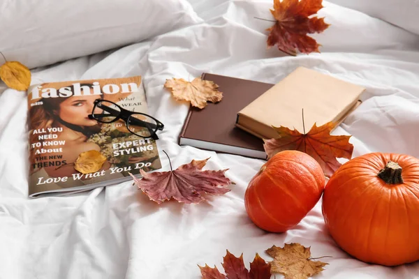 Autumn Composition Pumpkins Books Bed — Stock Photo, Image