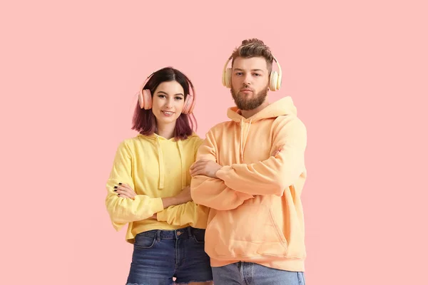 Cool Young Couple Hoodies Listening Music Color Background — Stock Photo, Image
