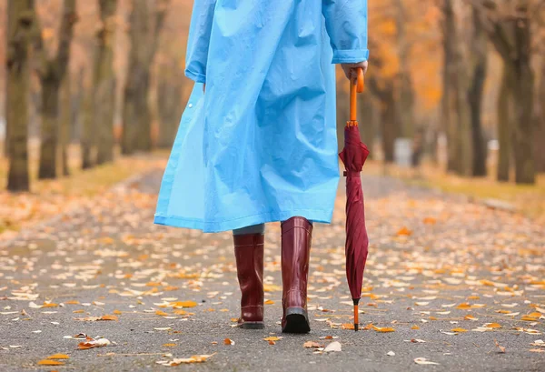 Young Woman Wearing Gumboots Park Autumn Day — Stock Photo, Image