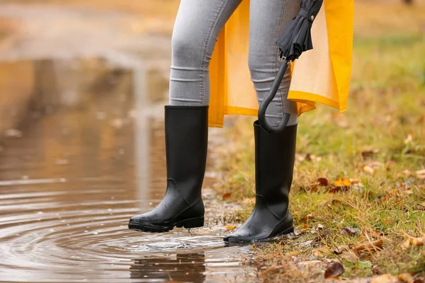 Woman Wearing Gumboots Park Autumn Day — Stock Photo, Image