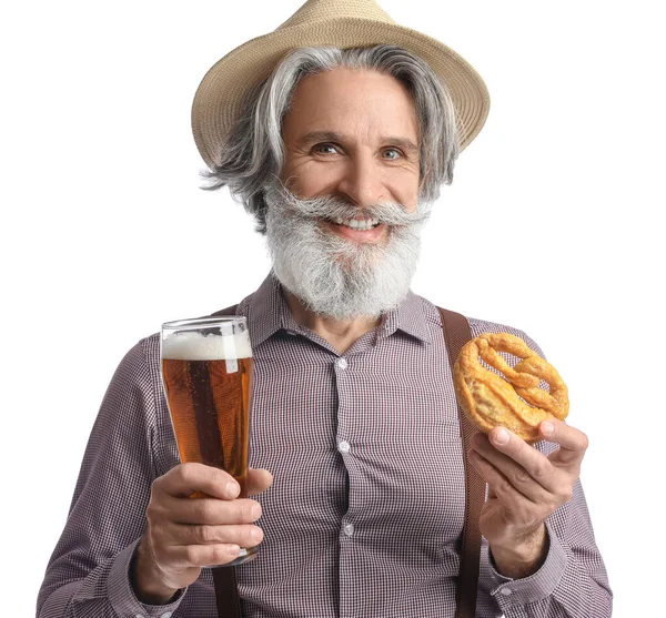 Homem Sênior Roupas Tradicionais Alemãs Com Cerveja Pretzel Fundo Branco — Fotografia de Stock