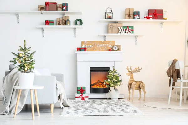거실의 벽난로와 크리스마스 — 스톡 사진
