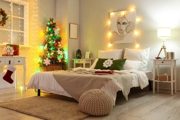 Interior Modern Bedroom Christmas Tree Glowing Lights — Stock Photo, Image