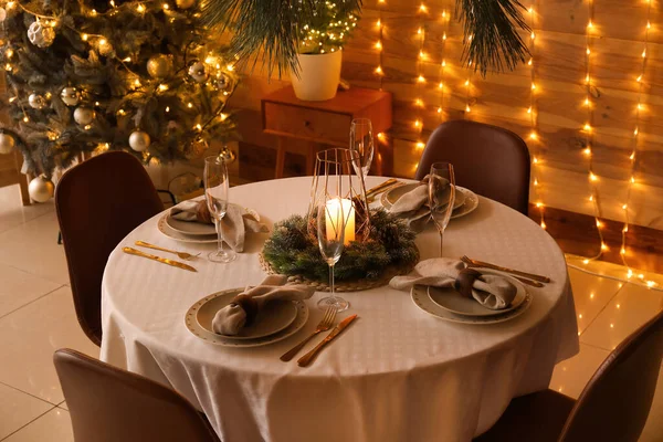 Jídelní Stůl Krásným Prostředím Pro Vánoční Oslavu Slavnostním Sále — Stock fotografie