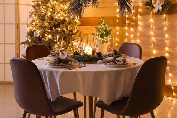 Matbord Med Vacker Inramning För Julfirande Festligt Rum — Stockfoto
