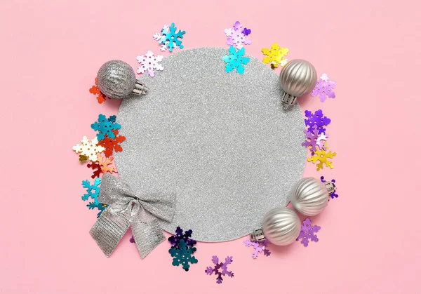 Samenstelling Met Blanco Kaart Kerstversiering Confetti Roze Achtergrond — Stockfoto