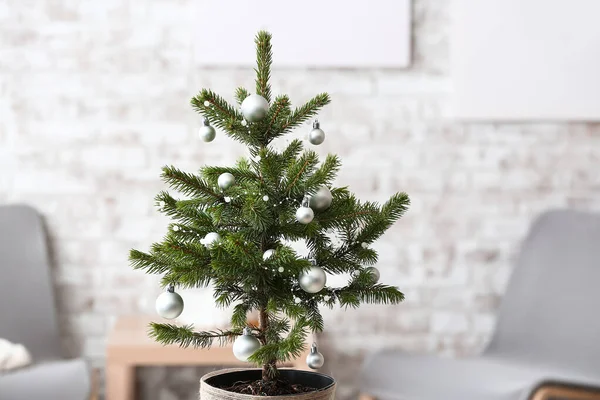 Bela Árvore Natal Decorada Vaso Dentro Casa — Fotografia de Stock