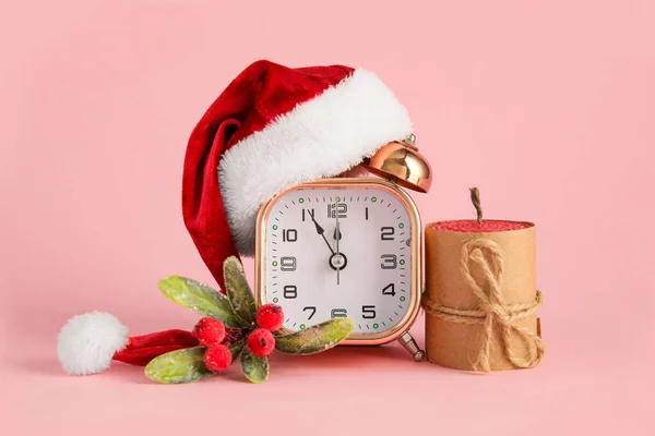 Composition Alarm Clock Santa Hat Candle Color Background — Stock Photo, Image