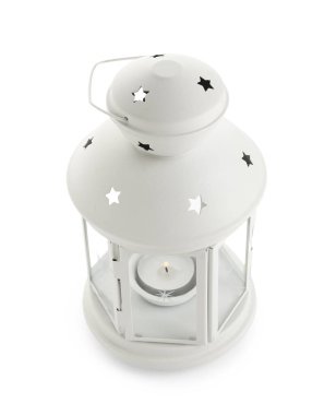 Beyaz arka planda yanan mum ile güzel bir Noel feneri