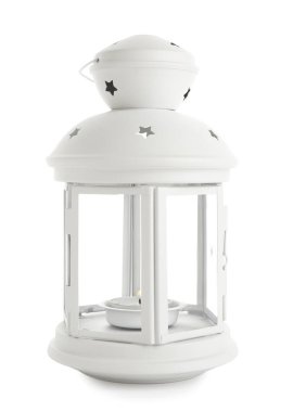 Beyaz arka planda yanan mum ile güzel bir Noel feneri