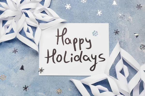 Cartão Saudação Com Texto Happy Holidays Flocos Neve Papel Confete — Fotografia de Stock