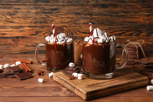 Скляні Чашки Смачного Гарячого Шоколаду Дерев Яному Фоні — стокове фото