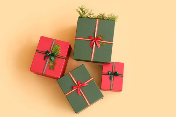 Belles Boîtes Cadeaux Noël Sur Fond Beige — Photo