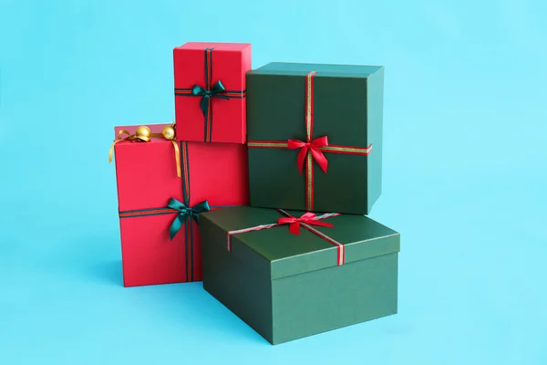 Vacker Jul Presentförpackning Blå Bakgrund — Stockfoto
