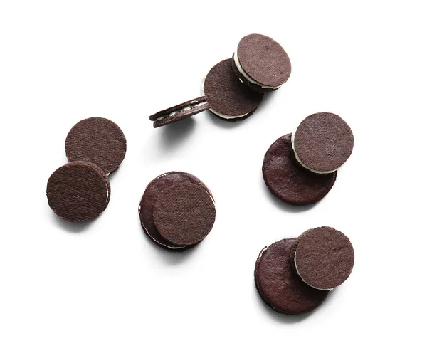 Ízletes Csokoládé Cookie Tejszín Fehér Háttér — Stock Fotó