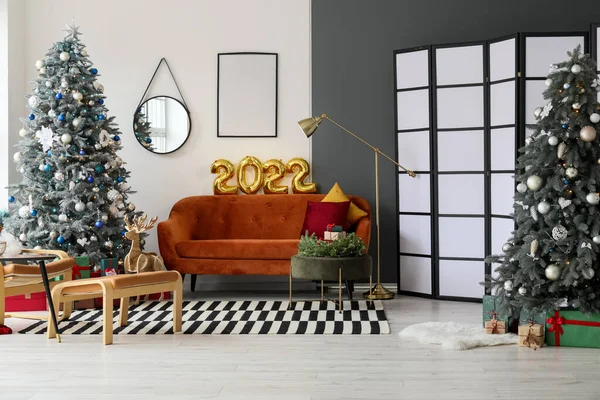 Interior Festive Living Room Red Sofa Christmas Trees Folding Screen — Stock Photo, Image