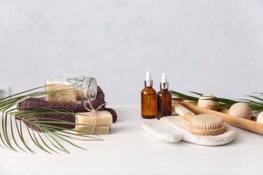 Işık arkaplanı üzerine spa seti