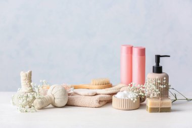 Işık arkaplanı üzerine spa seti