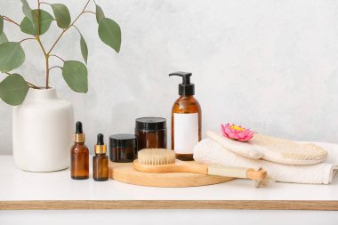 Işık arkaplanı üzerine spa seti