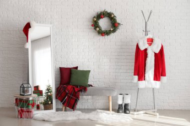 Noel Baba kostümlü şenlik koridoru.