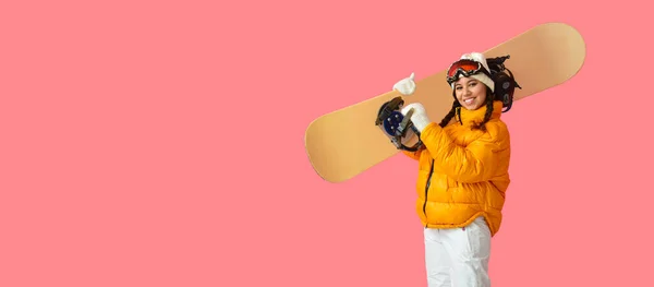 Snowboarder Femenino Sobre Fondo Color Con Espacio Para Texto —  Fotos de Stock