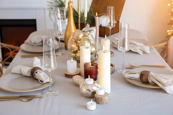 Prachtige Tafel Setting Voor Kerstdiner Thuis — Stockfoto