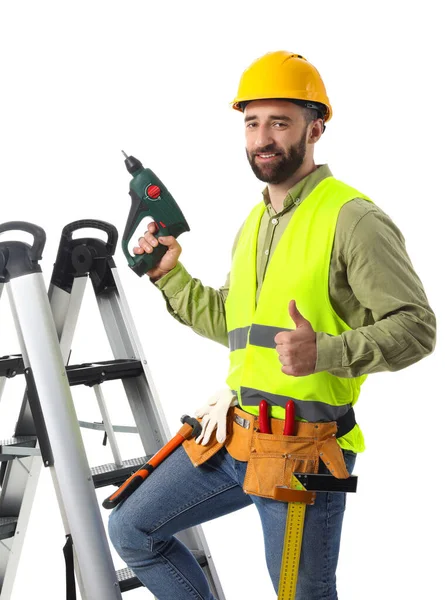 建筑工人用螺丝刀和梯子在白色背景上竖起大拇指 — 图库照片