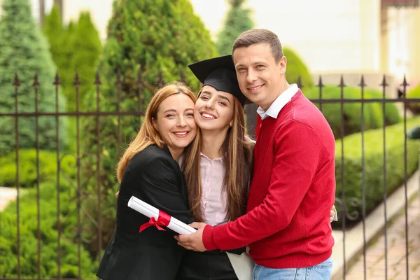 Happy Young Woman Her Parents Graduation Day — Stock Photo, Image