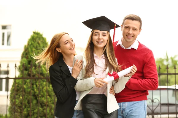 Happy Young Woman Her Parents Graduation Day — Stock Photo, Image