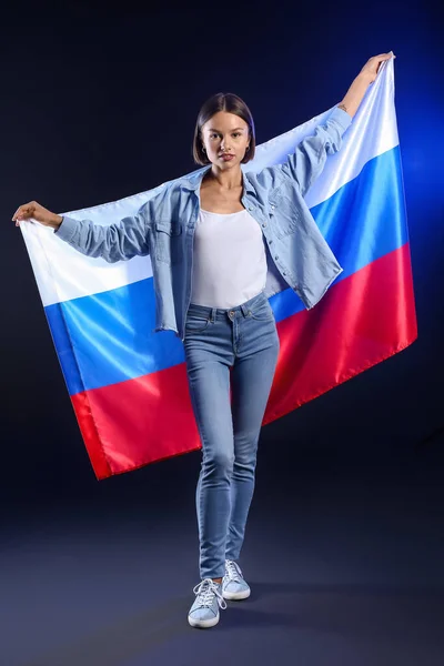 Красивая Молодая Женщина Флагом России Темном Фоне — стоковое фото
