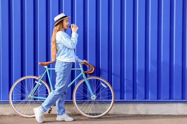 Pretty Teenage Girl Cup Coffee Bicycle Blue Fence — Stock Photo, Image