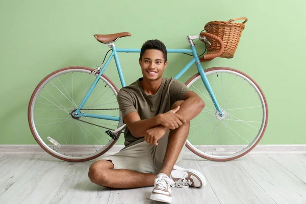 African American Teenage Boy Bicycle Green Wall — Stock Photo, Image