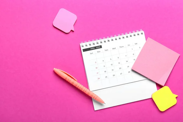 Flip Papieren Kalender Voor April 2022 Blanco Kleverige Notities Pen — Stockfoto