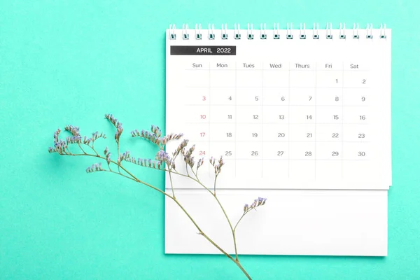 Flip Paper Calendar April 2022 Beautiful Flower Branch Color Background — Stock Photo, Image