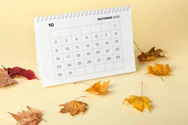 Flip Calendario Papel Para Octubre 2022 Hojas Secas Sobre Fondo — Foto de Stock