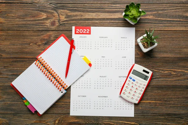 Paper Calendar 2022 Year Opened Notebook Pen Houseplants Calculator Wooden — Stock Photo, Image
