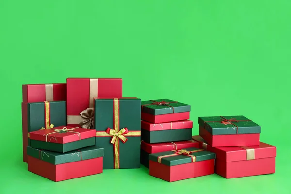 Different Christmas Gift Boxes Green Background — Stock Photo, Image