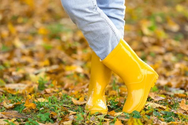 Woman Yellow Gumboots Autumn Park — Stock Photo, Image