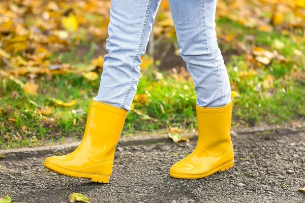 Woman Yellow Gumboots Walking Autumn Park — Stock Photo, Image