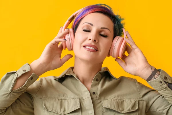 Beautiful Woman Unusual Hair Listening Music Color Background — Stock Photo, Image