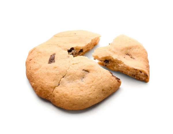 Biscuit Cassé Avec Des Pépites Chocolat Sur Fond Blanc — Photo