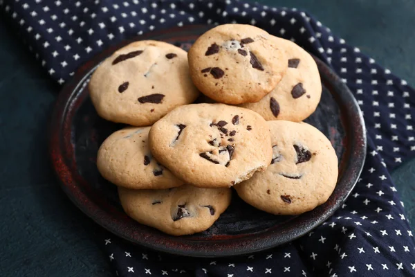 Placa Com Biscoitos Caseiros Saborosos Fundo Escuro — Fotografia de Stock