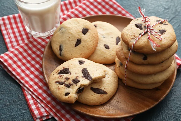 Plate Delicious Homemade Cookies Glass Milk Dark Background Closeup — Stock Photo, Image