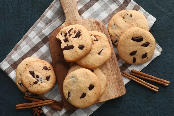 Board Tasty Homemade Cookies Cinnamon Dark Background — Stock Photo, Image