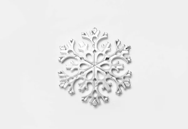 Όμορφη Νιφάδα Χιονιού Λευκό Φόντο — Φωτογραφία Αρχείου