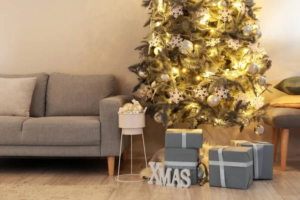 Interieur Van Moderne Woonkamer Met Kerstboom — Stockfoto